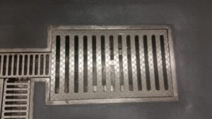 Stainless basin with trash basket