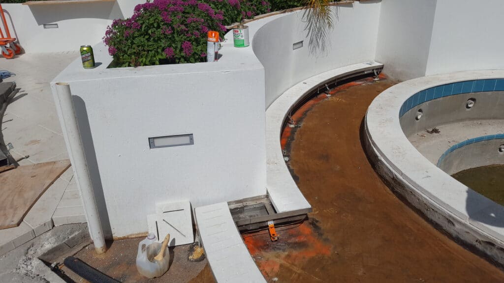 Curved pool trench drain